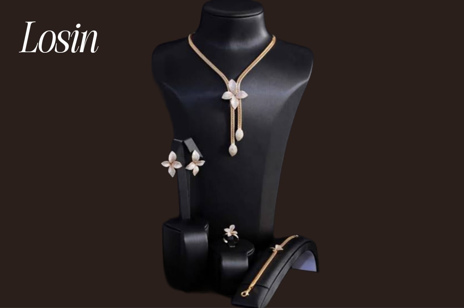   اكسسورات نسائيه طقم  